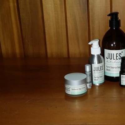 Earths Kitchen / Jules Kitchen / Bright Earth